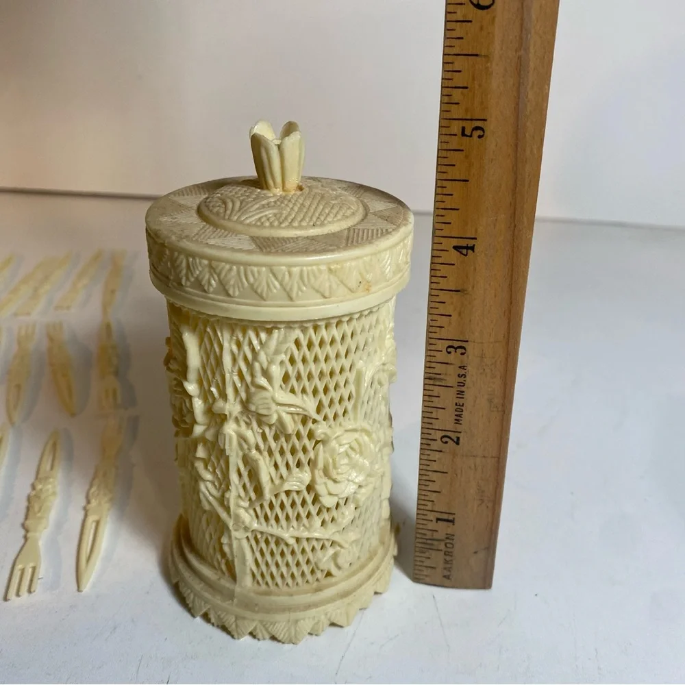Vintage Celluloid Ivory Appetizer Picks And Floral Container 4.5” X 2” 30 Picks